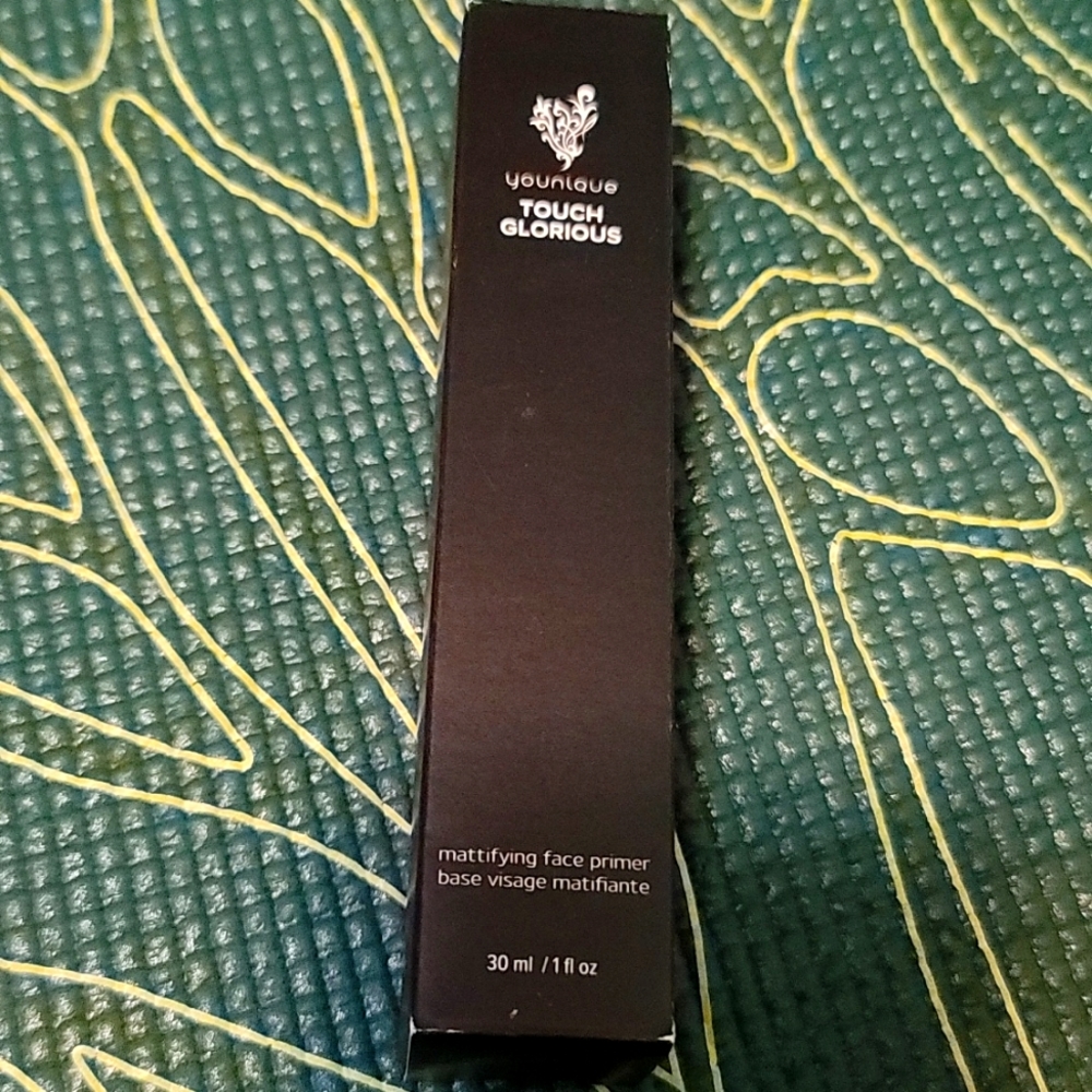 Younique Touch Glorious mattifying face primer
